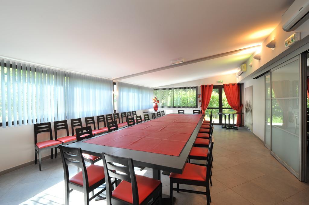 Hotel Au Relais De Trans Draguignan Exteriör bild