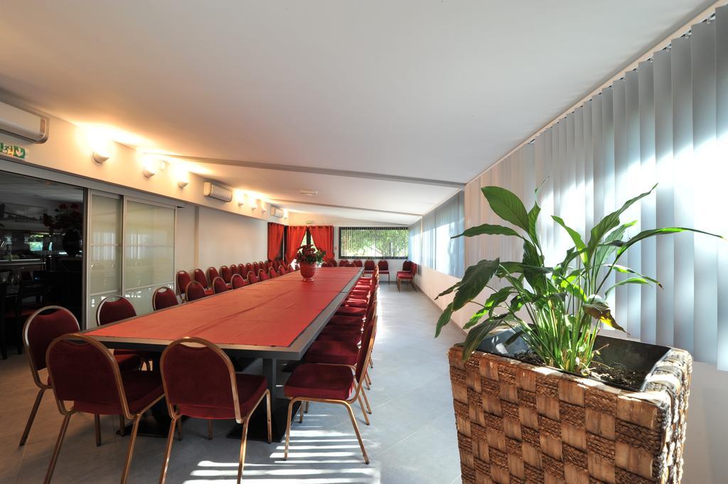 Hotel Au Relais De Trans Draguignan Exteriör bild