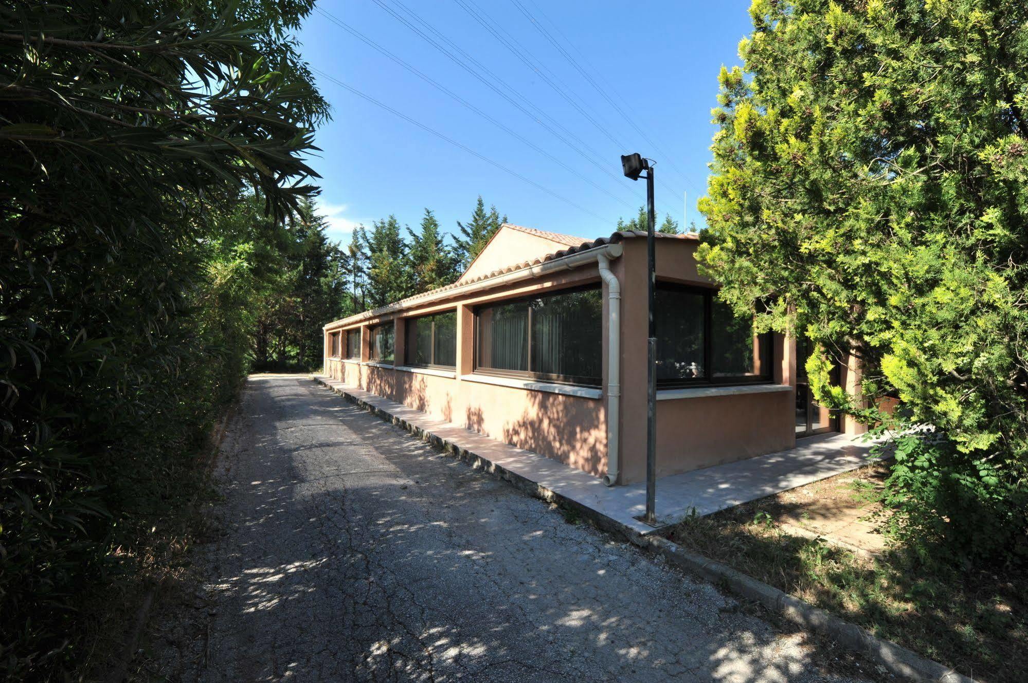 Hotel Au Relais De Trans Draguignan Exteriör bild