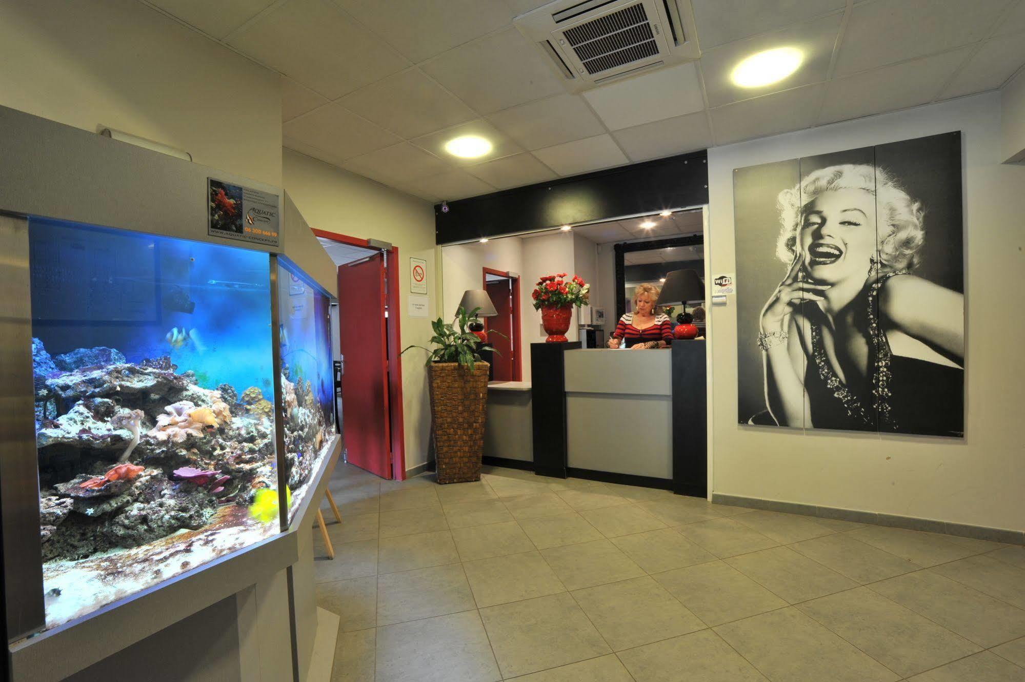 Hotel Au Relais De Trans Draguignan Exteriör bild