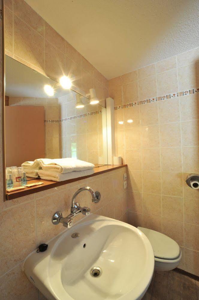 Hotel Au Relais De Trans Draguignan Exteriör bild