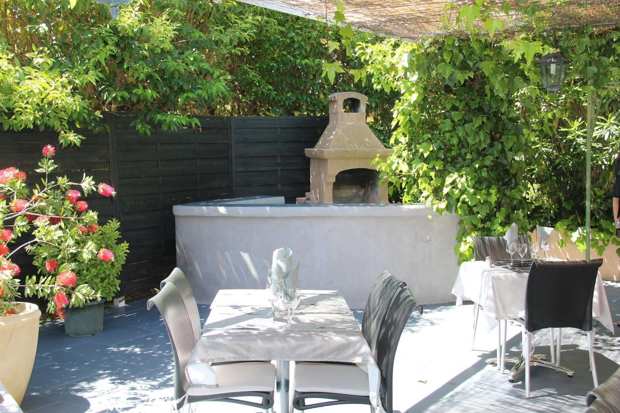 Hotel Au Relais De Trans Draguignan Exteriör bild