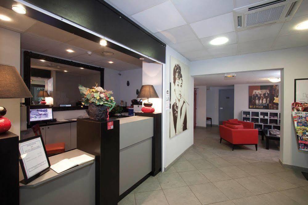 Hotel Au Relais De Trans Draguignan Exteriör bild
