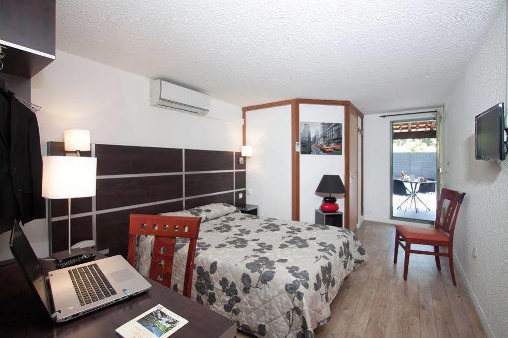 Hotel Au Relais De Trans Draguignan Exteriör bild