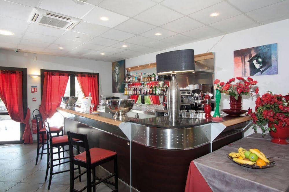 Hotel Au Relais De Trans Draguignan Exteriör bild