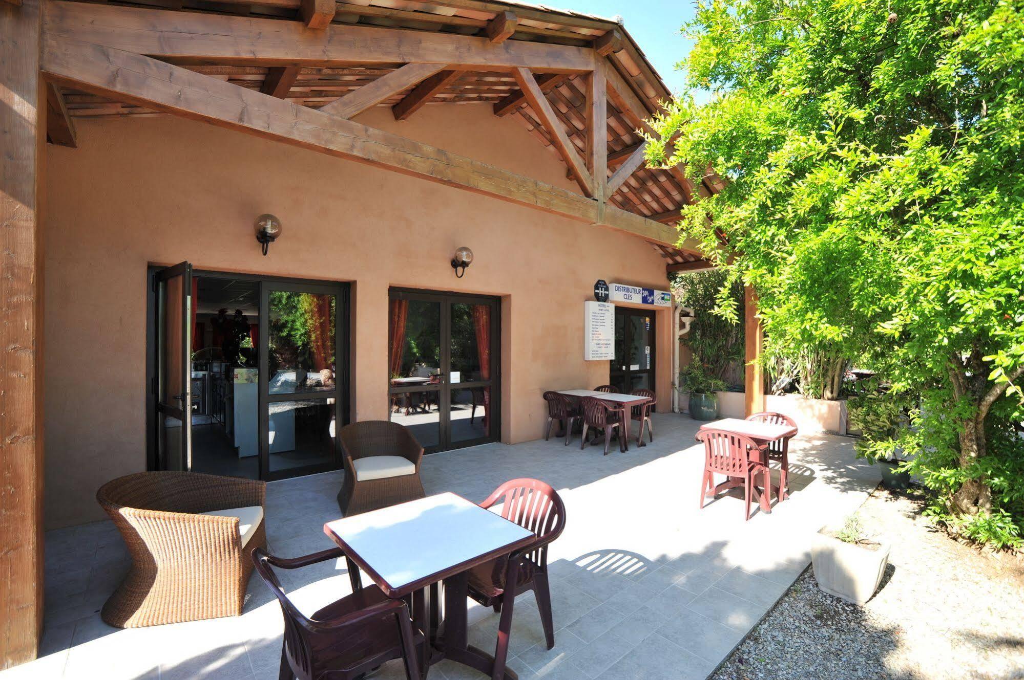 Hotel Au Relais De Trans Draguignan Exteriör bild