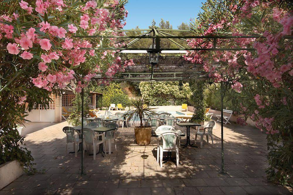 Hotel Au Relais De Trans Draguignan Exteriör bild