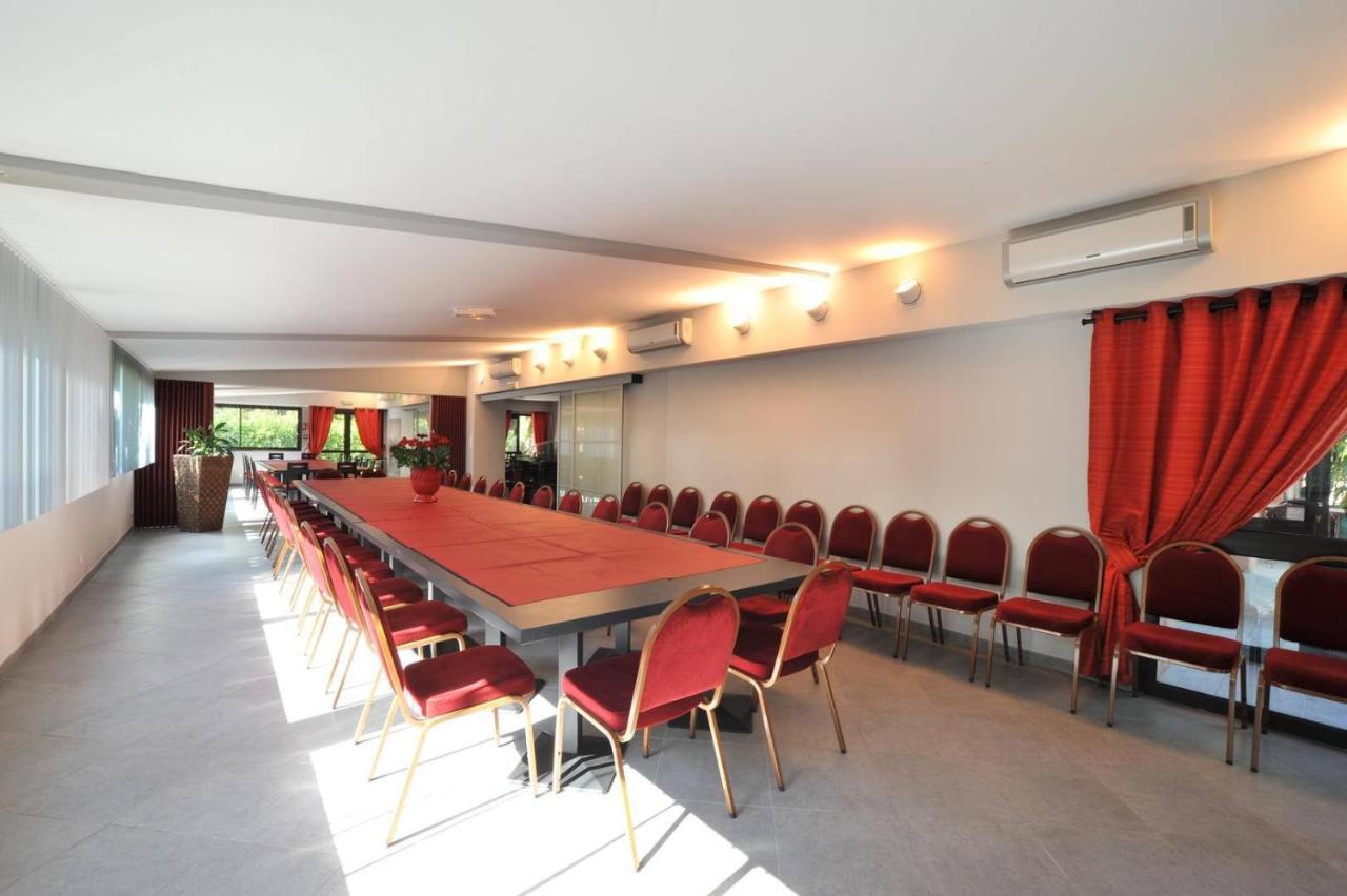 Hotel Au Relais De Trans Draguignan Exteriör bild