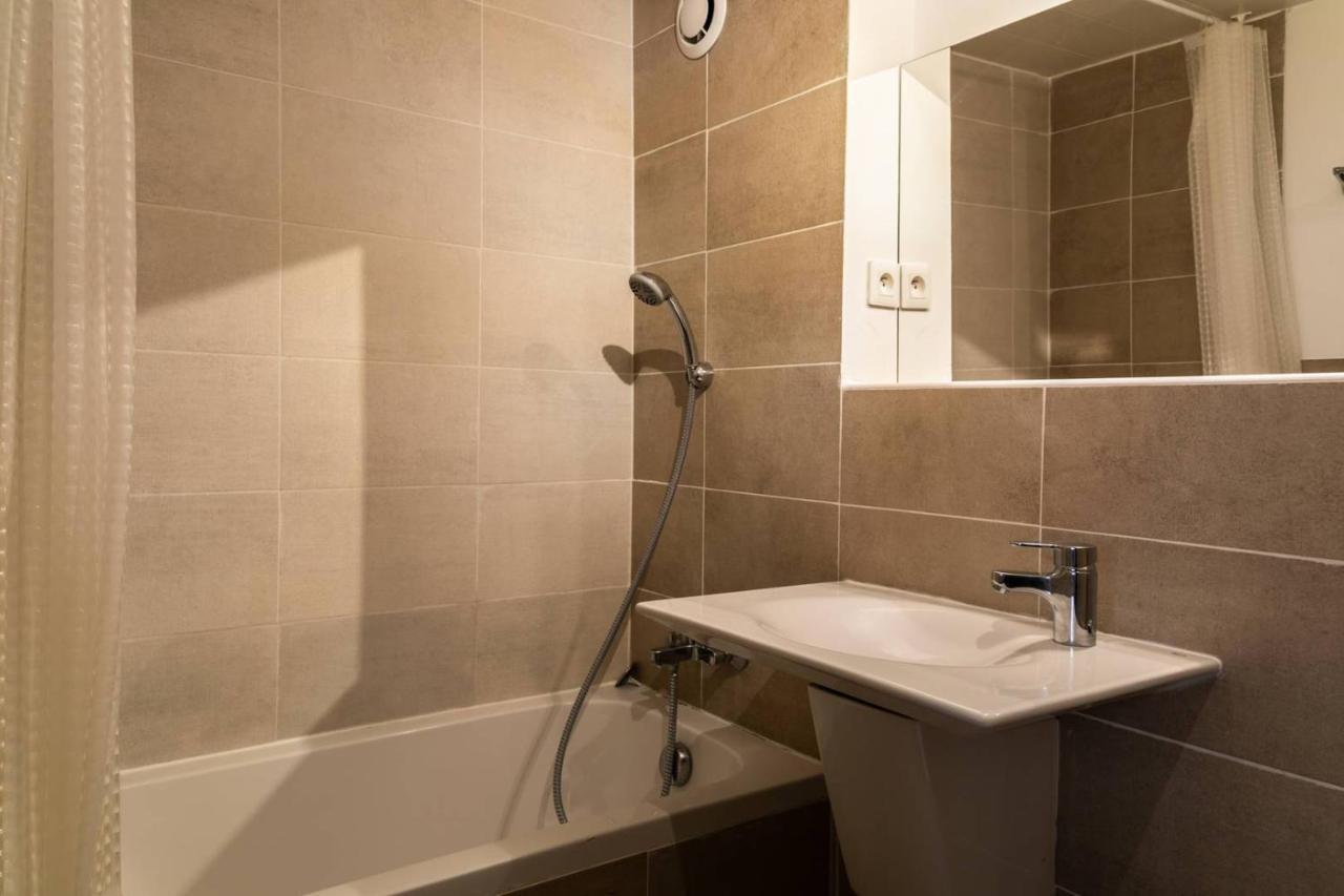 Hotel Au Relais De Trans Draguignan Exteriör bild